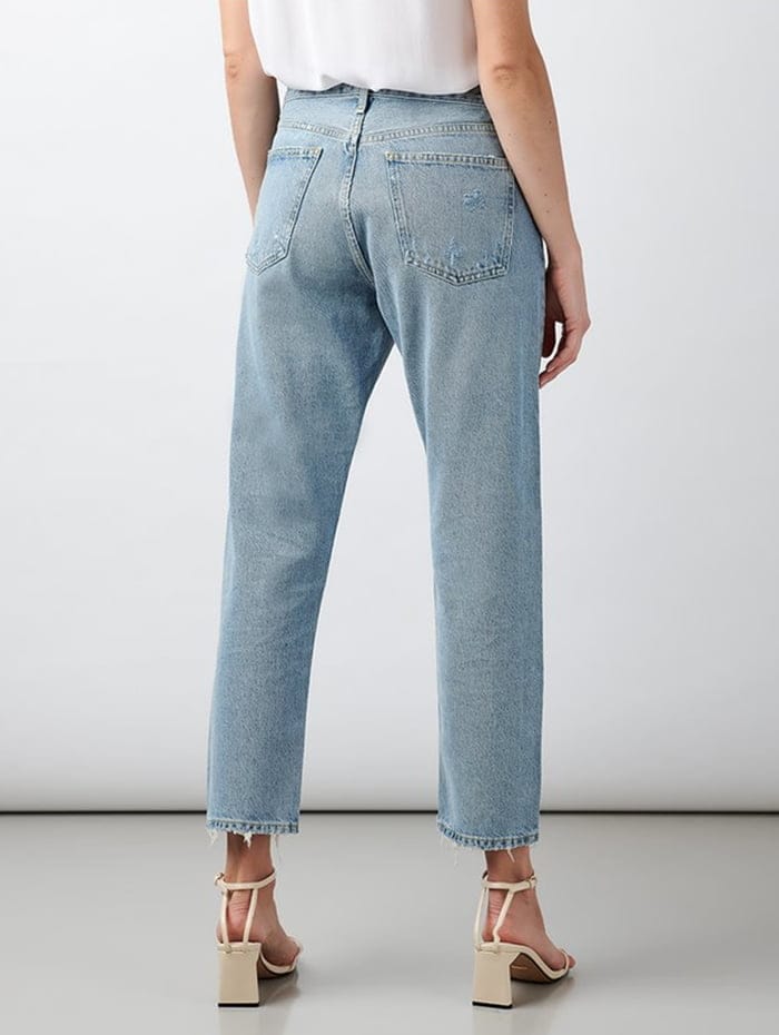 Difference between mom jeans and best sale straight leg